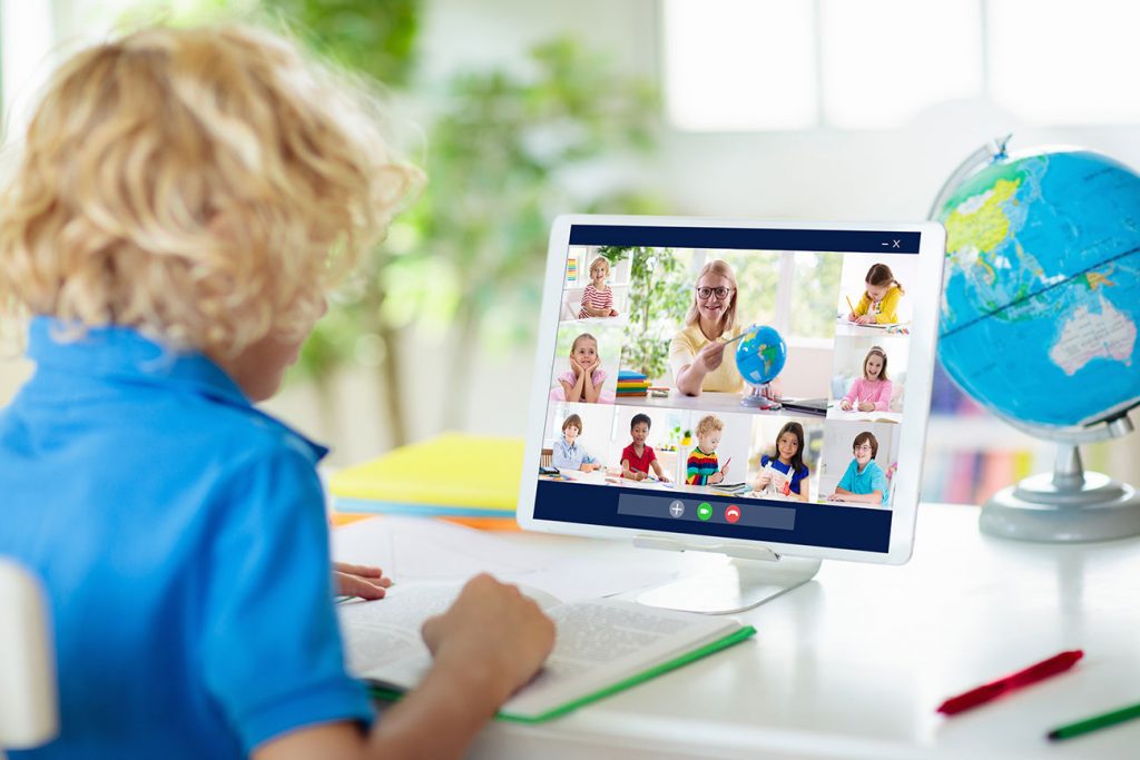 Онлайн-школа с «живыми» уроками: расширяя возможности онлайн-образования